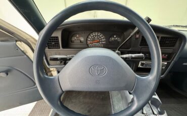 Toyota-Other-1993-White-Blue-41