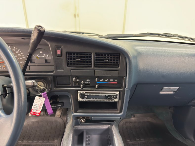 Toyota-Other-1993-White-Blue-44