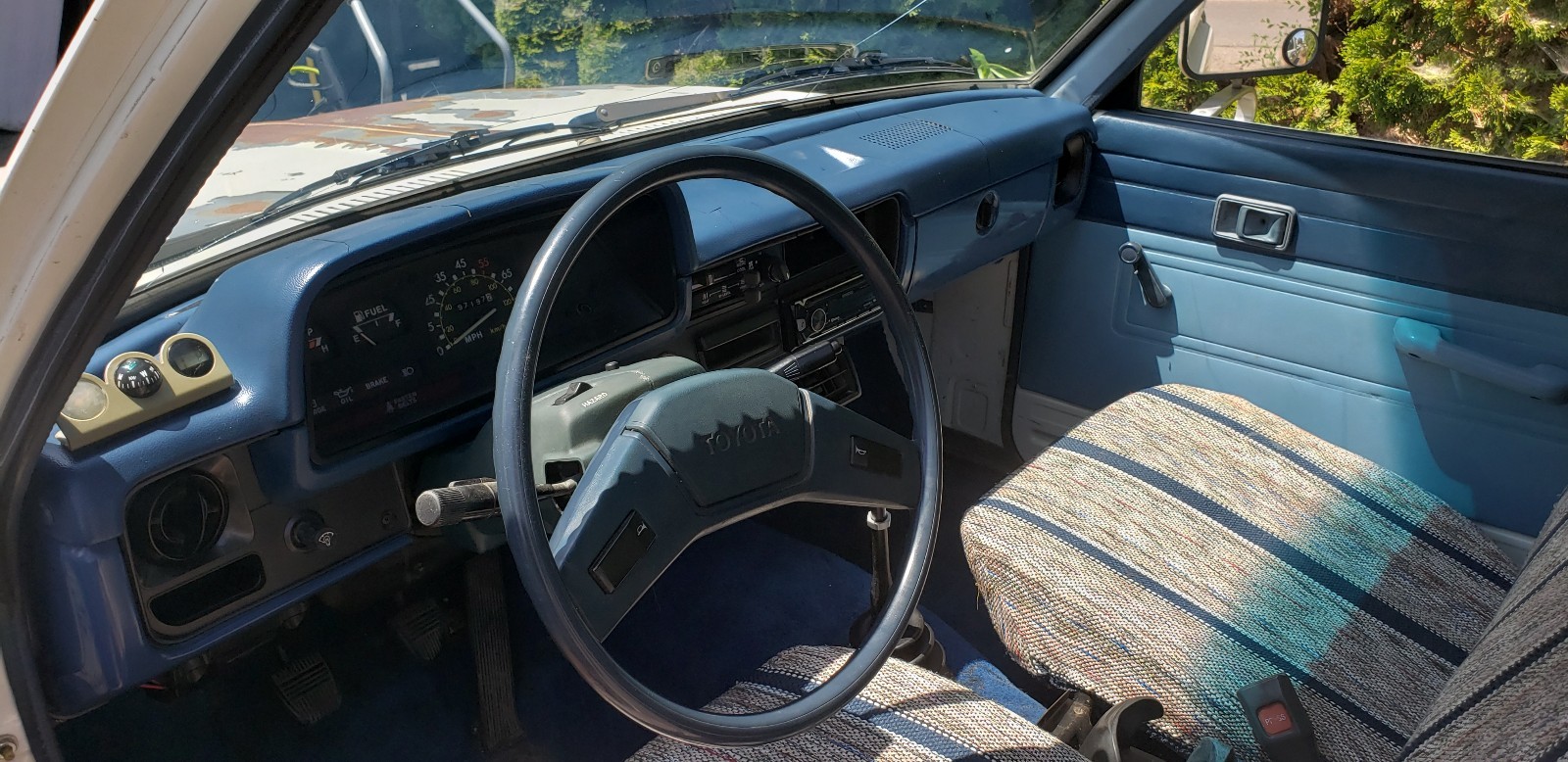 Toyota-Pickup-1982-11