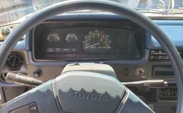 Toyota-Pickup-1982-15