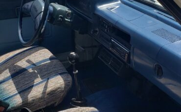 Toyota-Pickup-1982-3