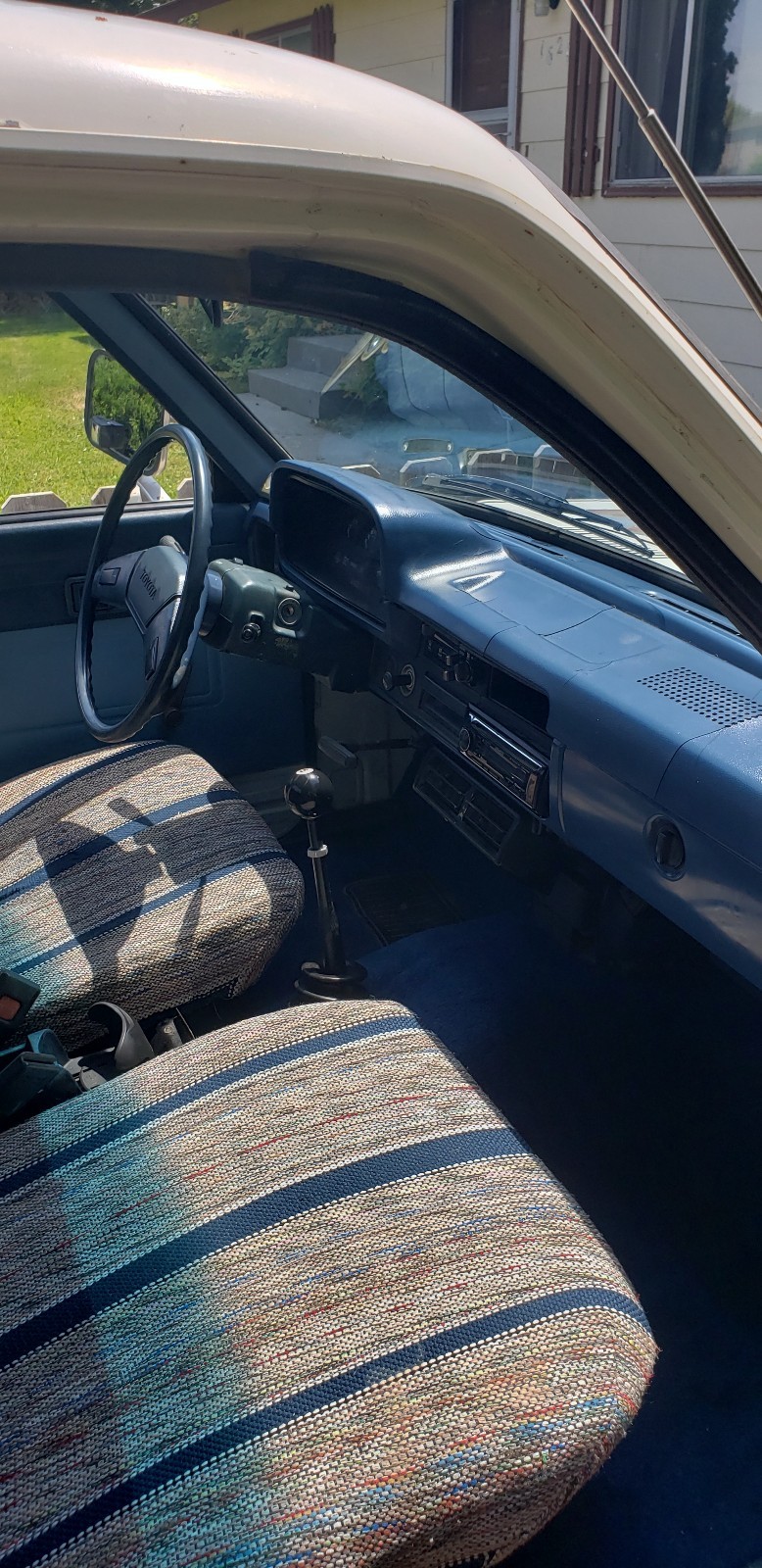 Toyota-Pickup-1982-3