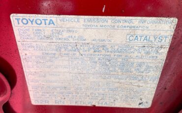 Toyota-Pickup-1984-9