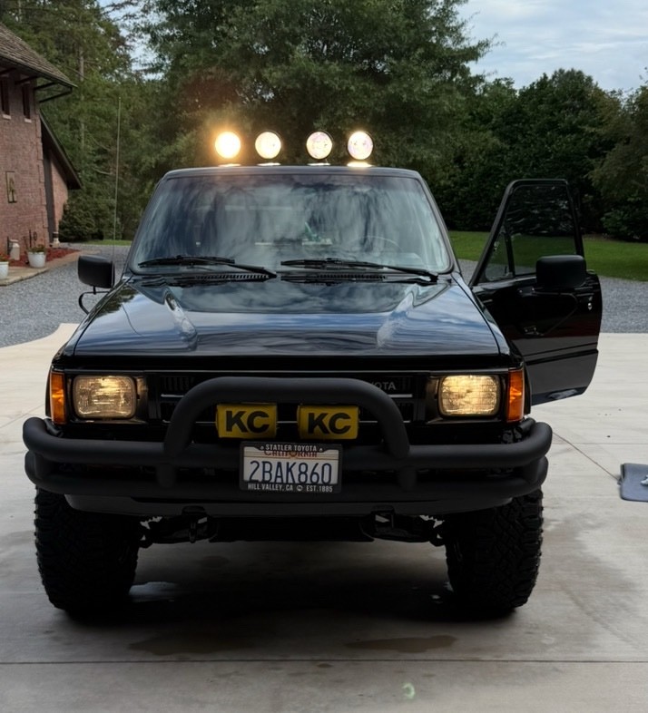 Toyota-Pickup-1986-1