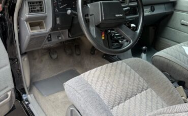 Toyota-Pickup-1986-18