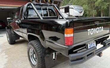 Toyota-Pickup-1986-3