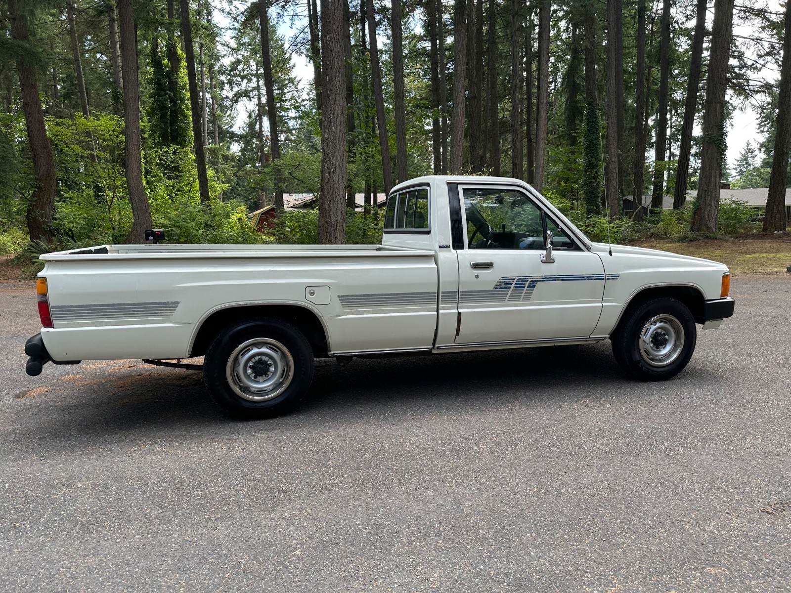 Toyota-Pickup-1986-Standard-Cab-Pickup-10