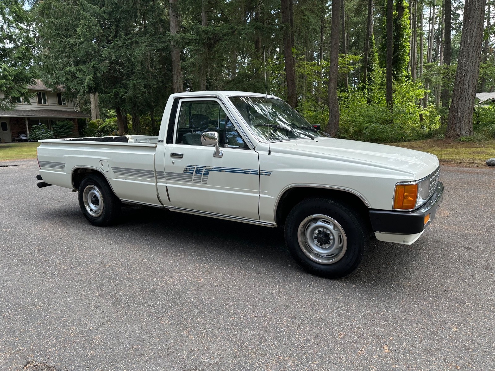Toyota-Pickup-1986-Standard-Cab-Pickup-12