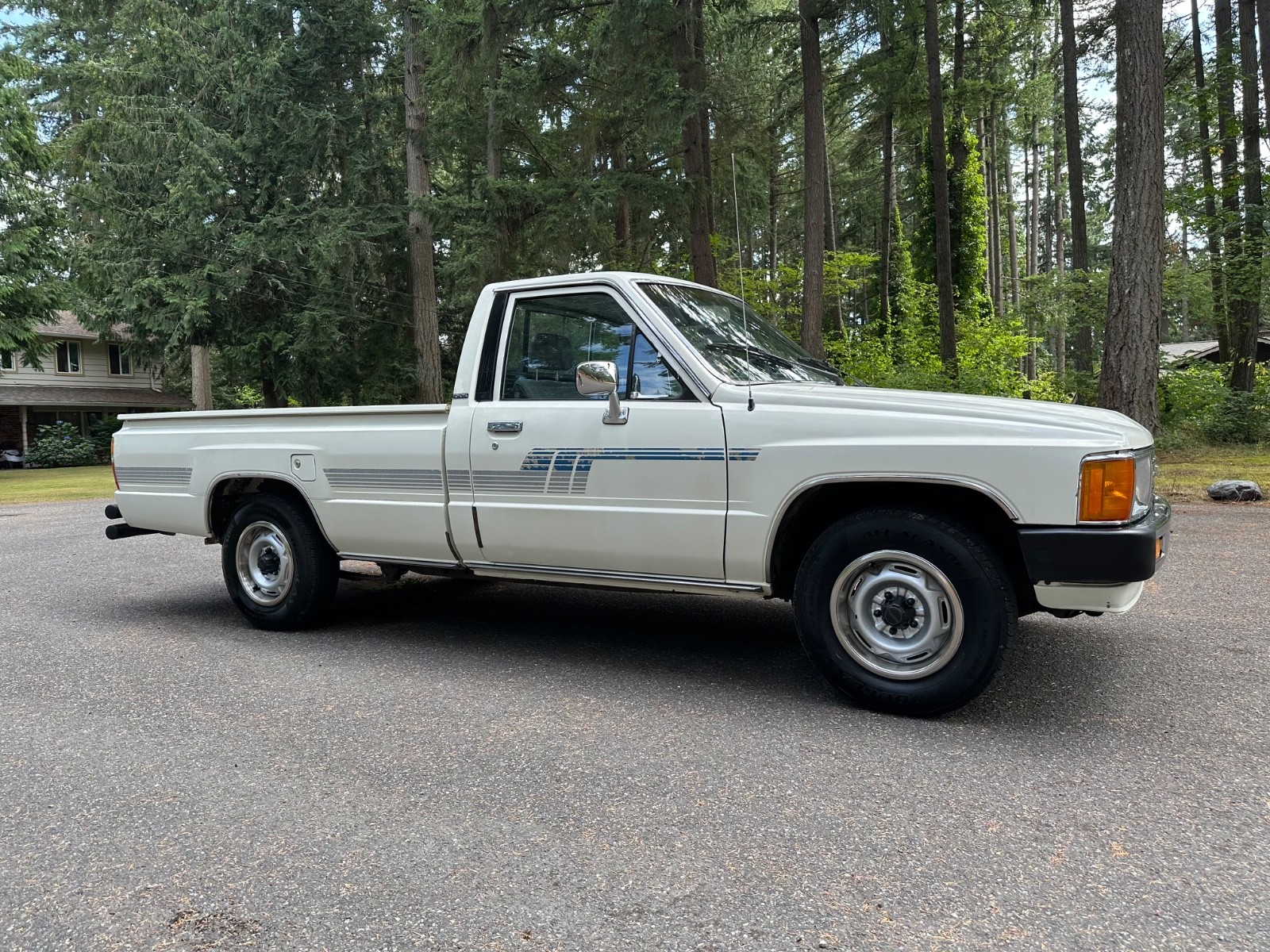 Toyota-Pickup-1986-Standard-Cab-Pickup-13