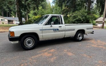 Toyota-Pickup-1986-Standard-Cab-Pickup-2