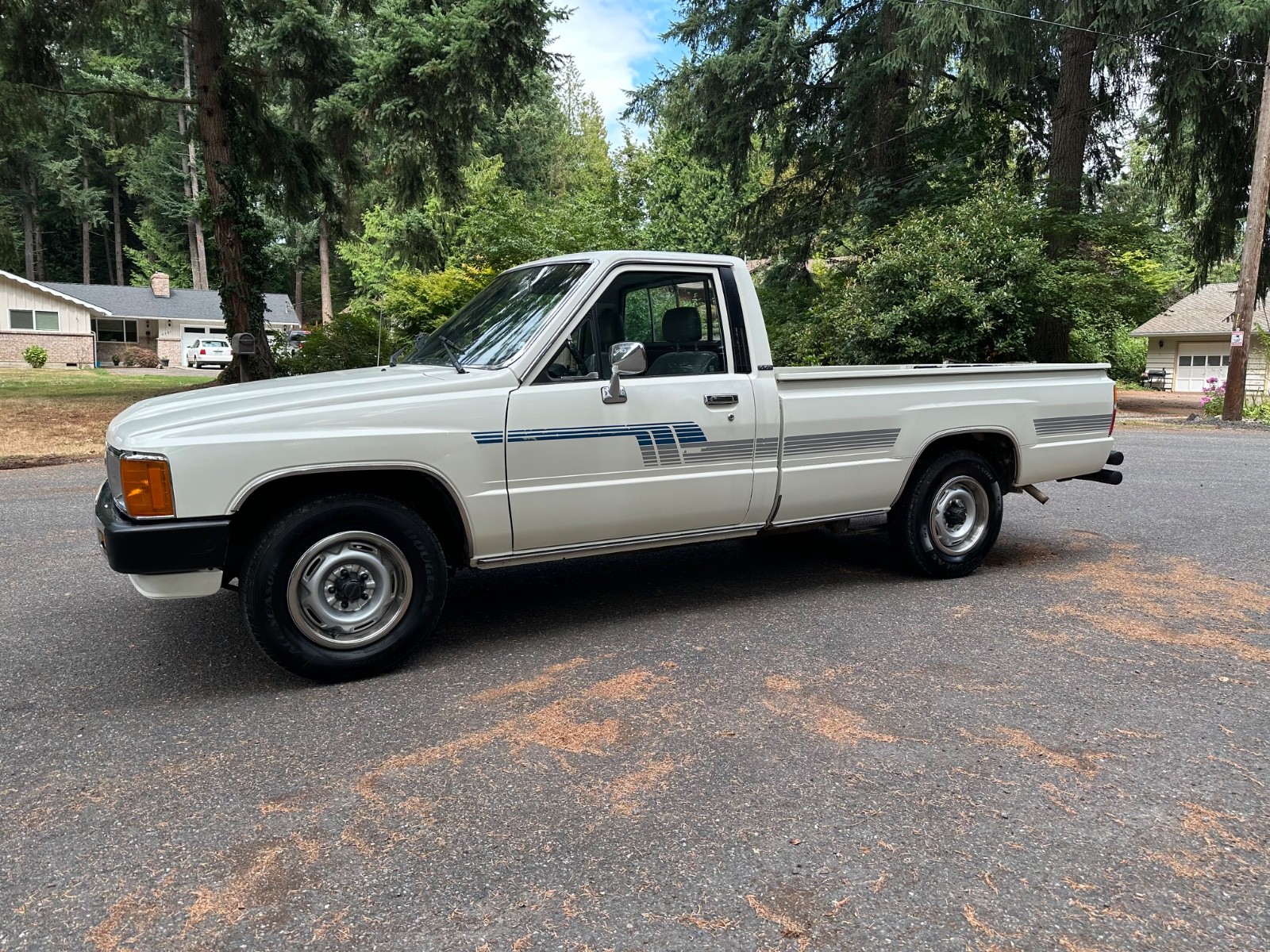 Toyota-Pickup-1986-Standard-Cab-Pickup-2
