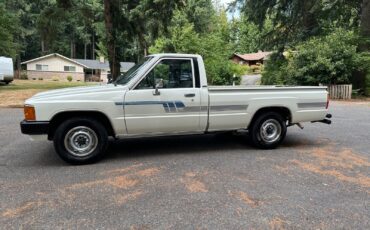 Toyota-Pickup-1986-Standard-Cab-Pickup-3