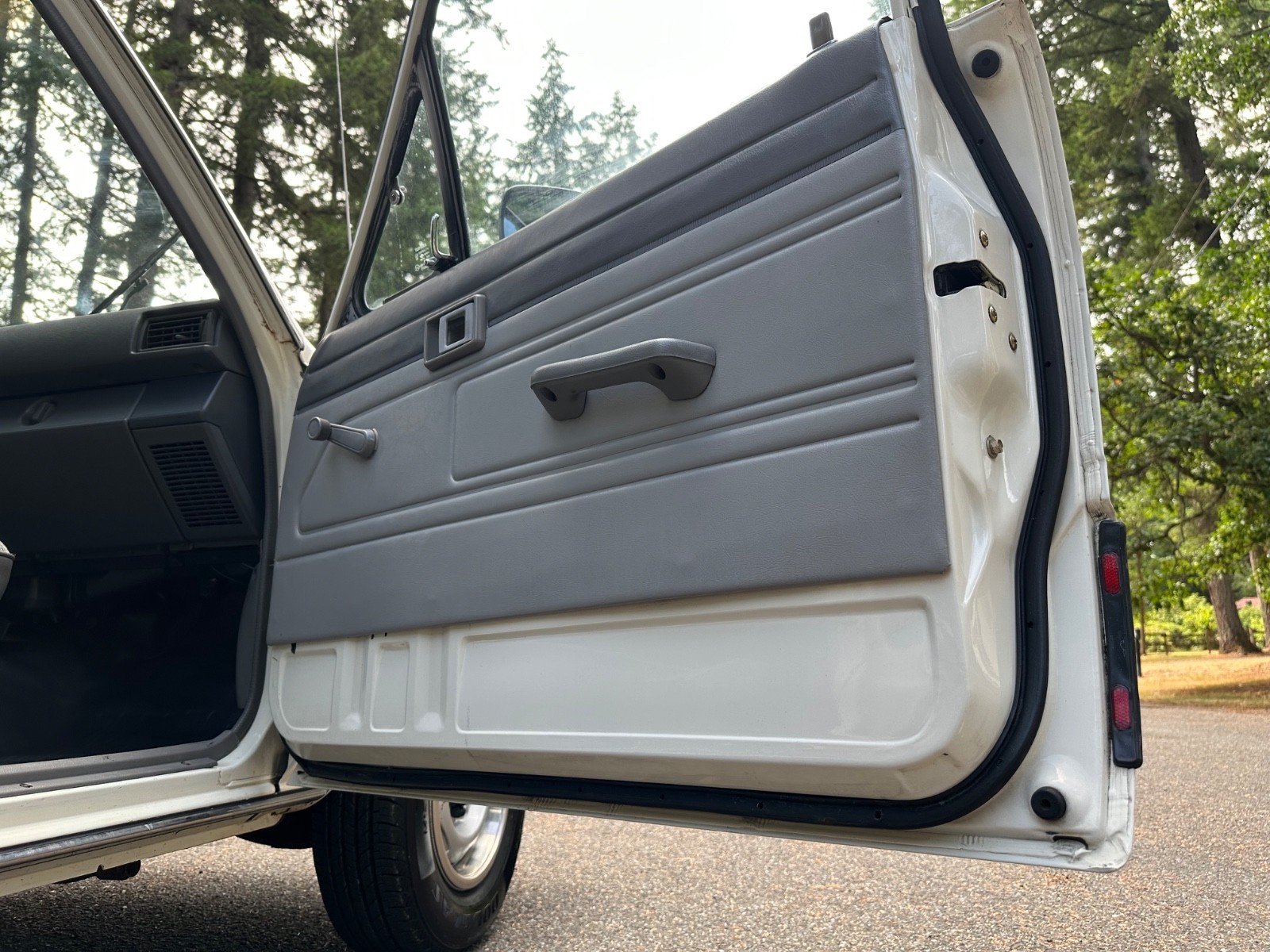 Toyota-Pickup-1986-Standard-Cab-Pickup-34