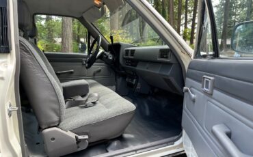 Toyota-Pickup-1986-Standard-Cab-Pickup-35