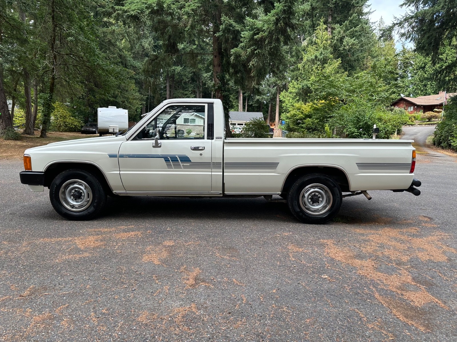Toyota-Pickup-1986-Standard-Cab-Pickup-4