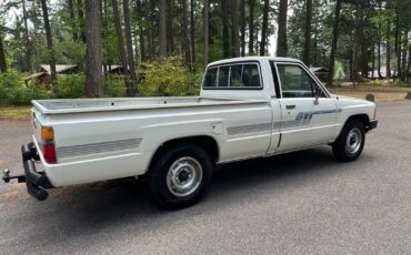Toyota-Pickup-1986-Standard-Cab-Pickup-9