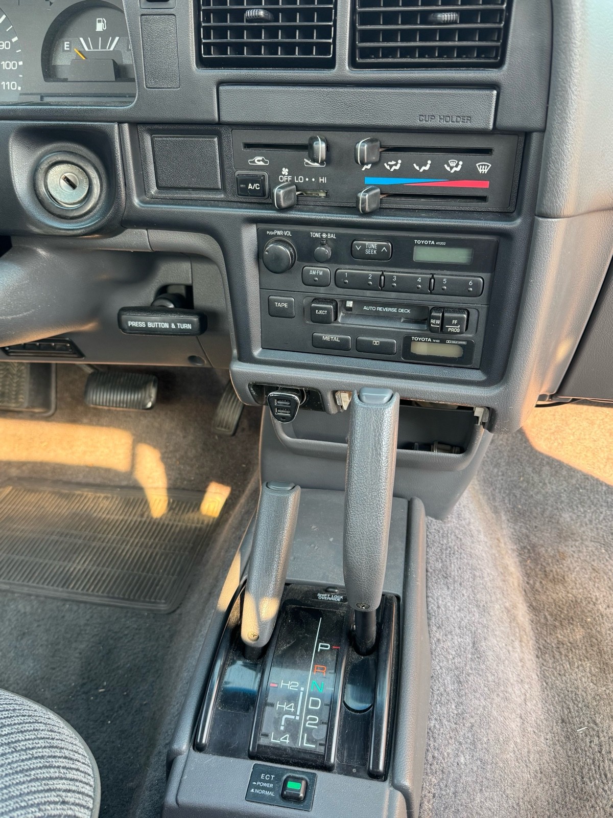 Toyota-Pickup-1993-10