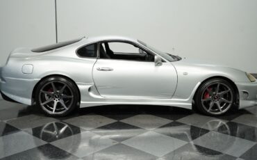 Toyota-Supra-1995-Coupe-12