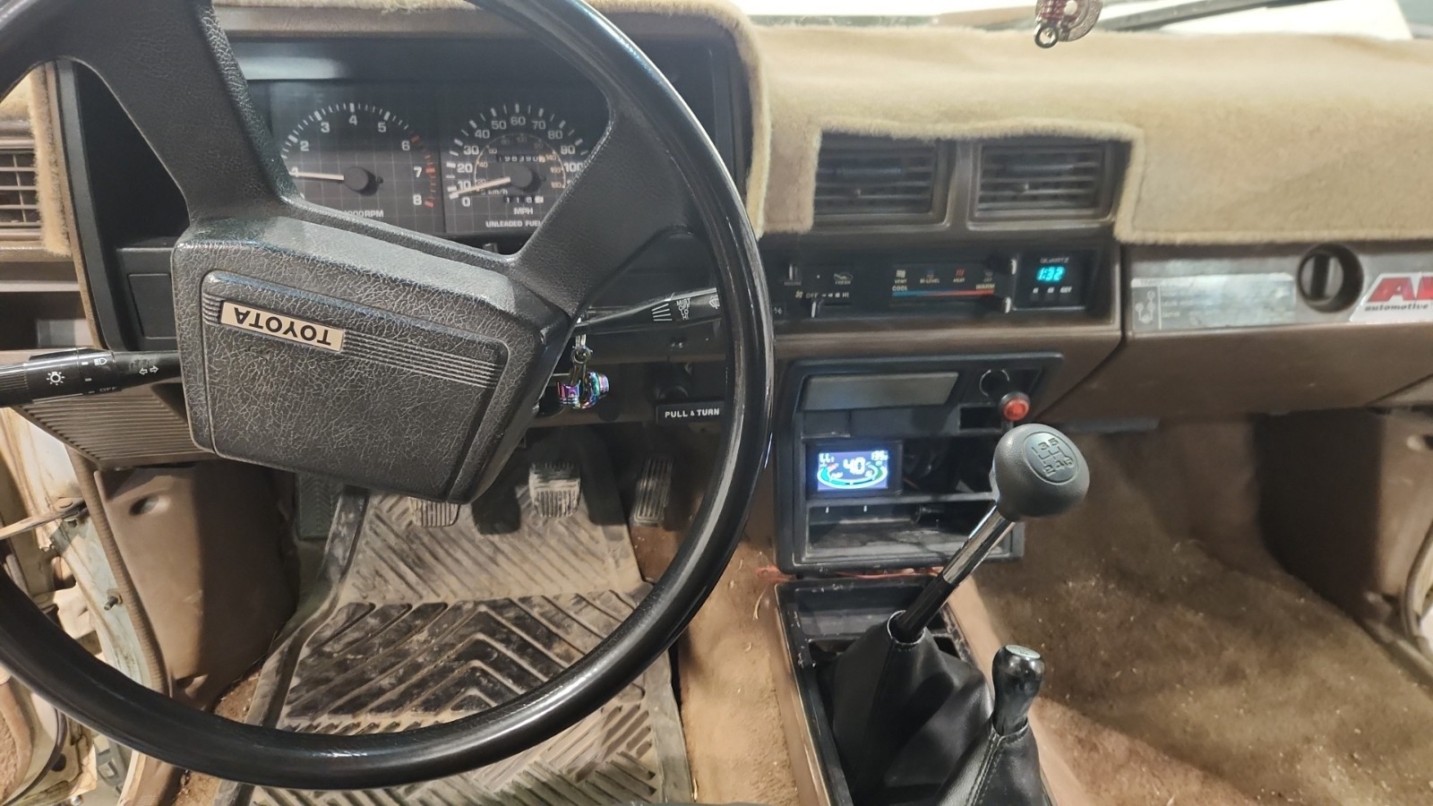Toyota-Tacoma-1985-3