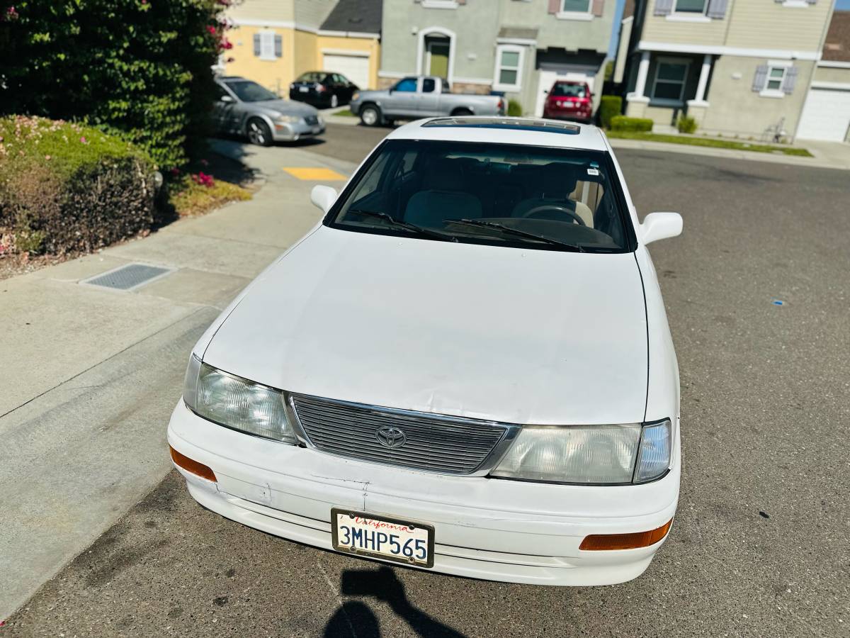 Toyota-avalon-1995-white-1