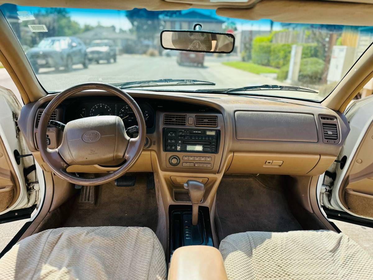 Toyota-avalon-1995-white-11