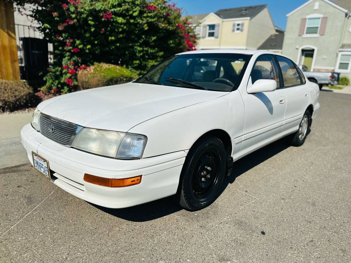 Toyota-avalon-1995-white-2