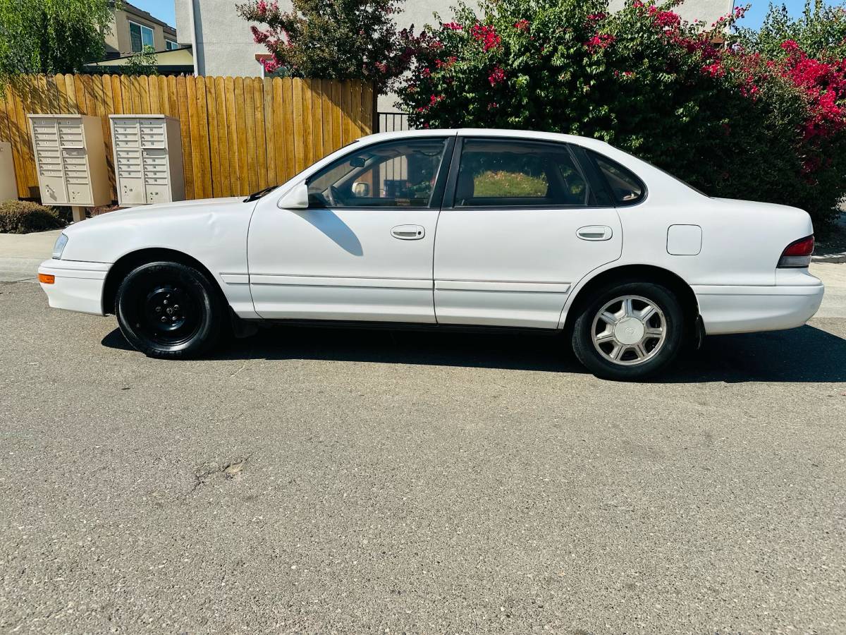 Toyota-avalon-1995-white-6