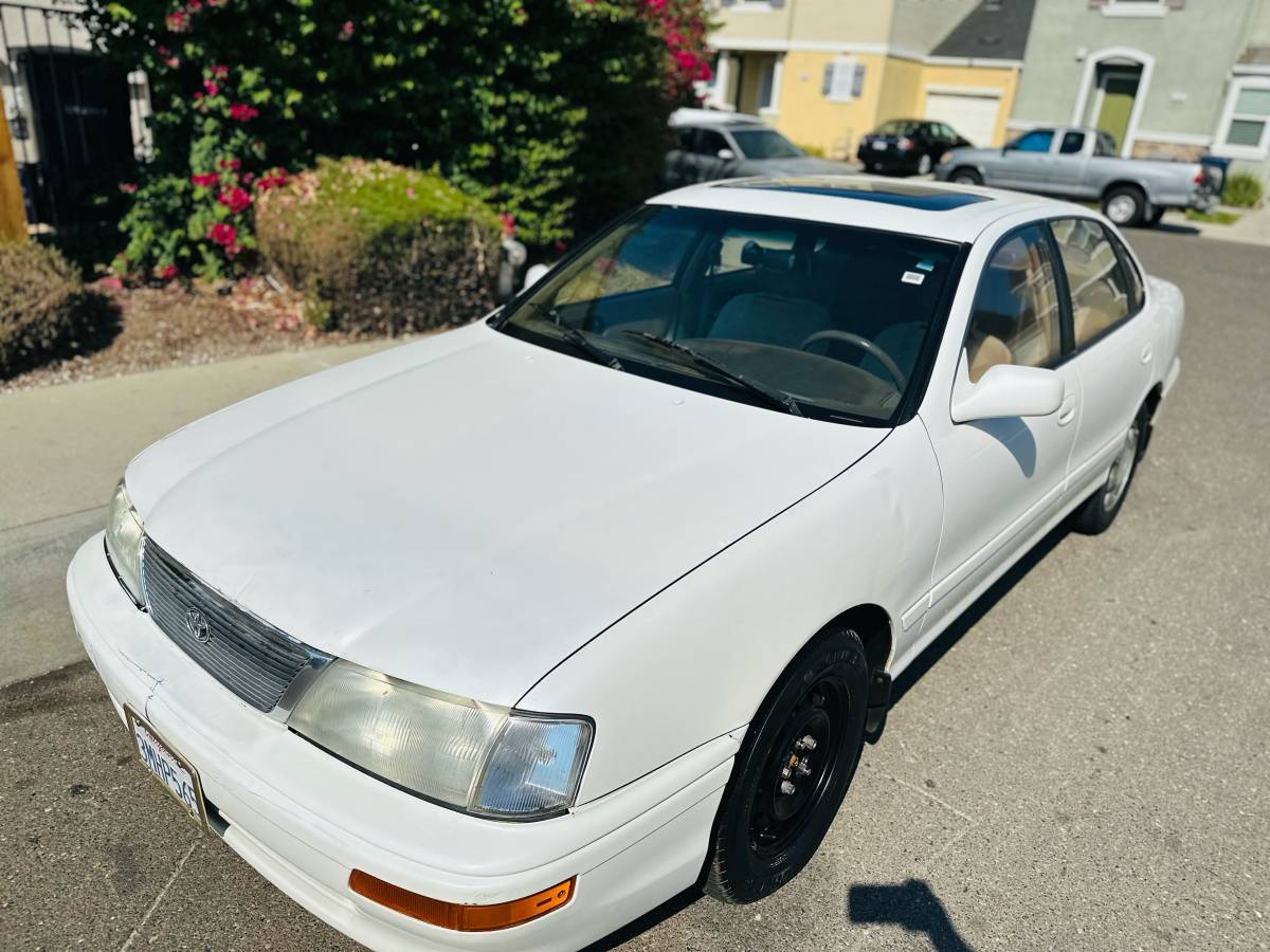 Toyota-avalon-1995-white
