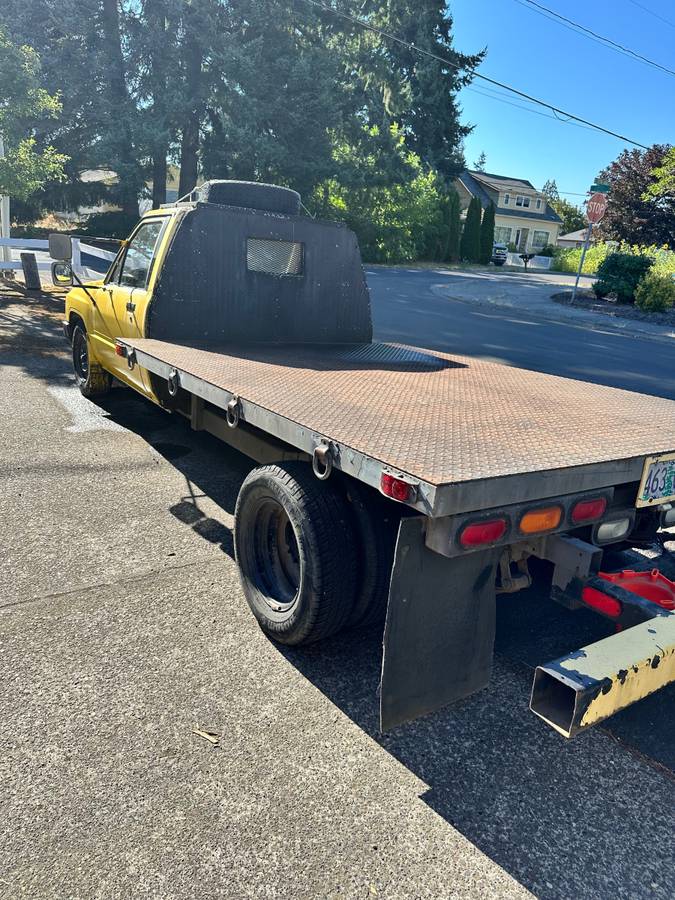Toyota-camper-flatbed-conversion-1984-yellow-5