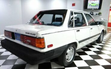 Toyota-camry-1986-white-2