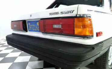 Toyota-camry-1986-white-3