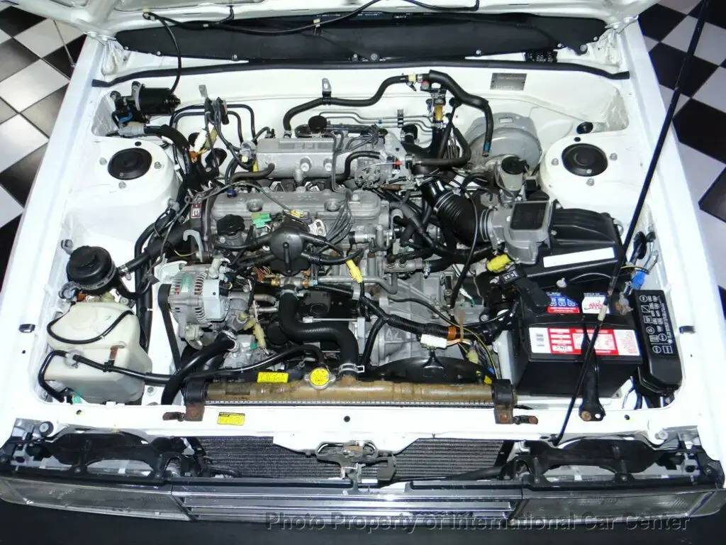 Toyota-camry-1986-white-5