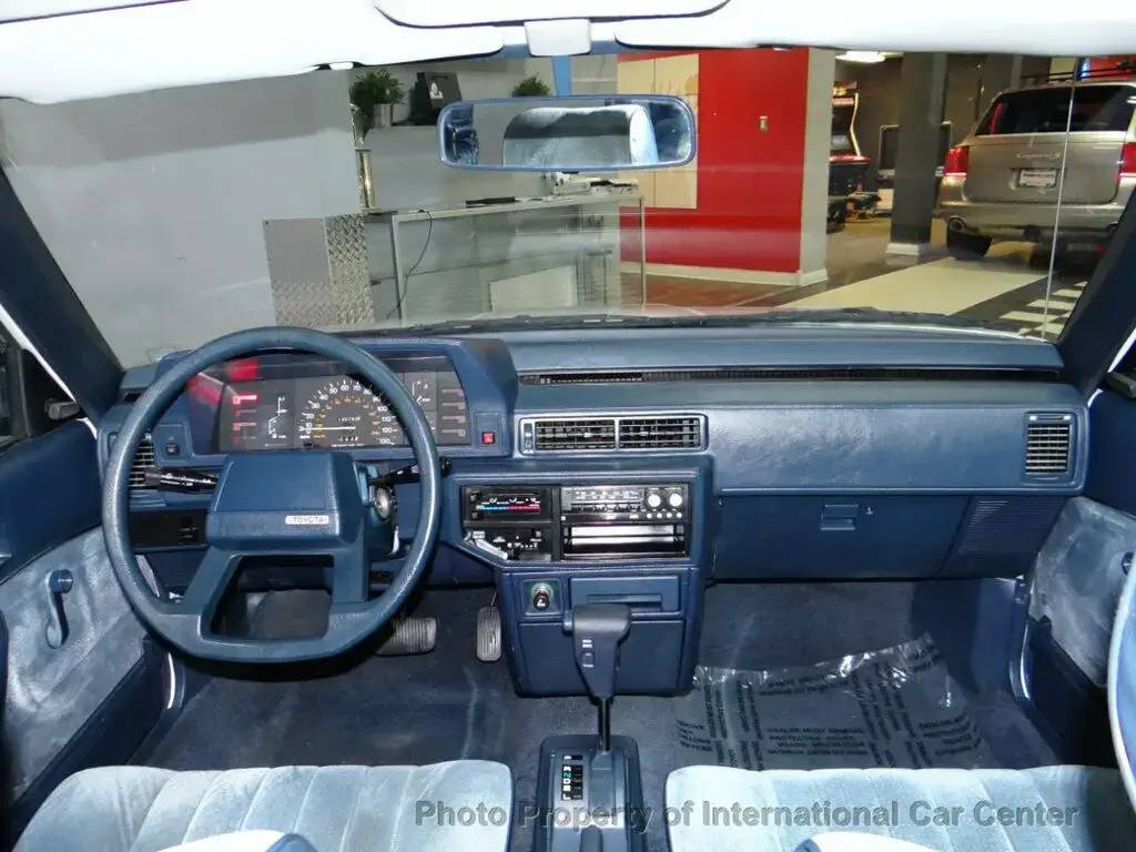 Toyota-camry-1986-white-6