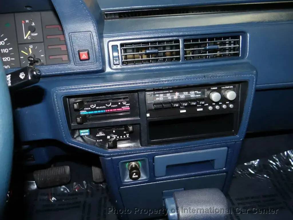 Toyota-camry-1986-white-7