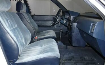 Toyota-camry-1986-white-8