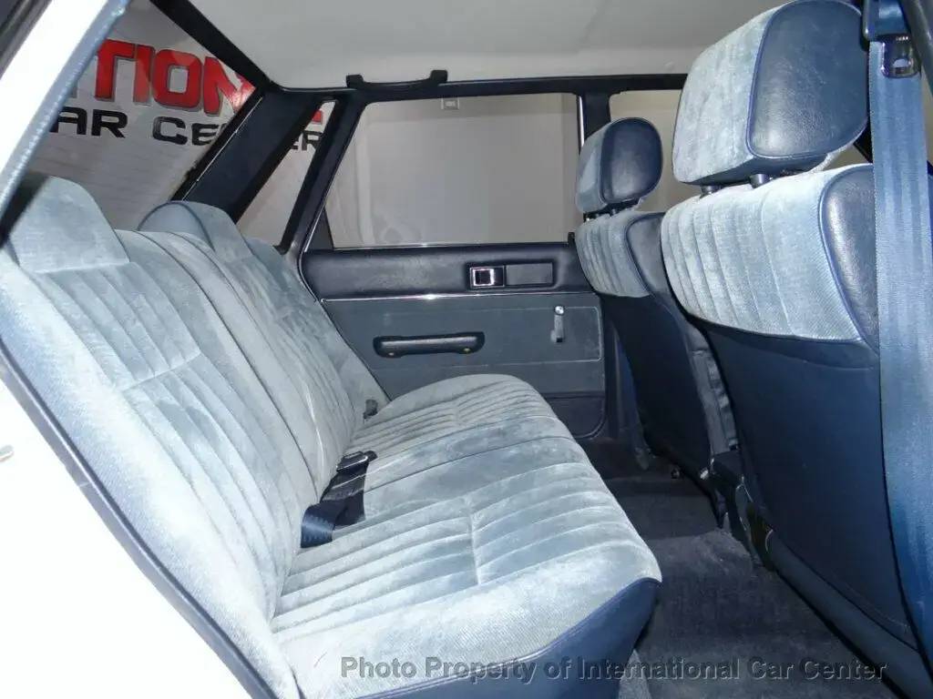 Toyota-camry-1986-white-9