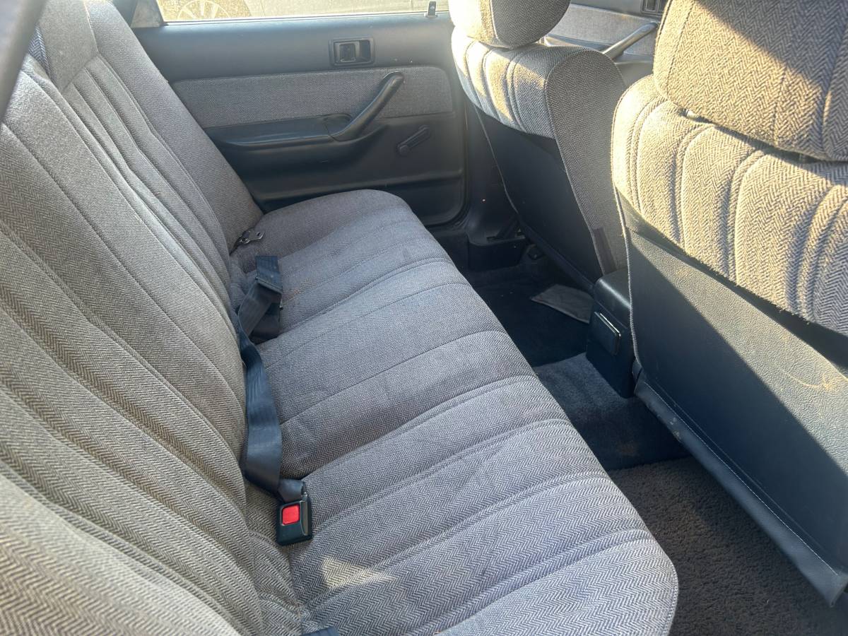 Toyota-camry-1987-1