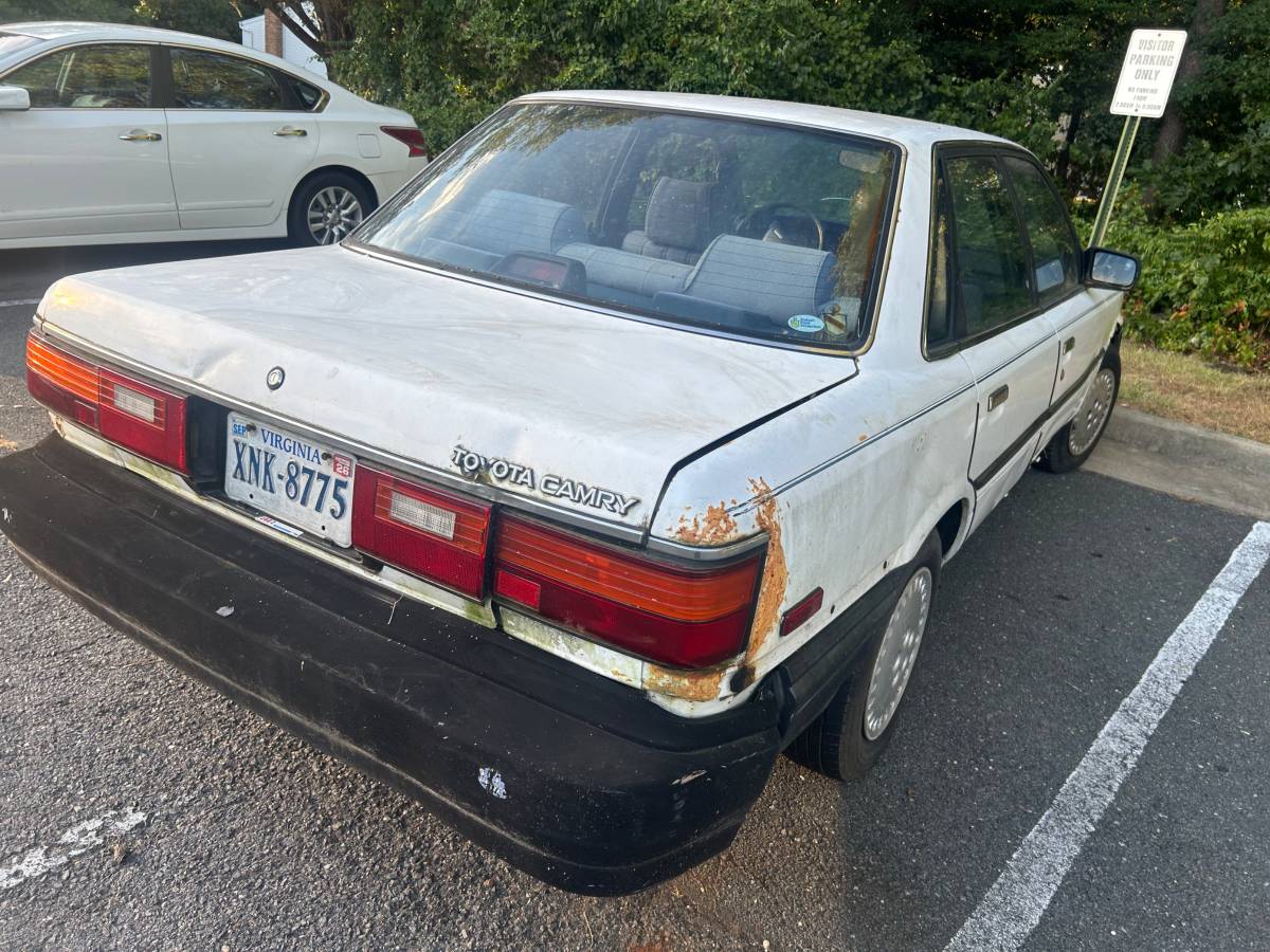 Toyota-camry-1987-13