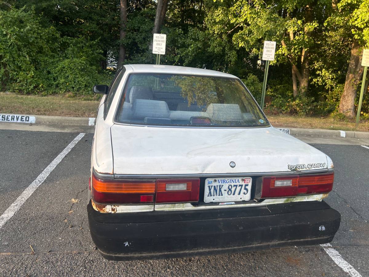 Toyota-camry-1987-14