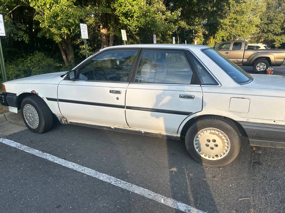 Toyota-camry-1987-15