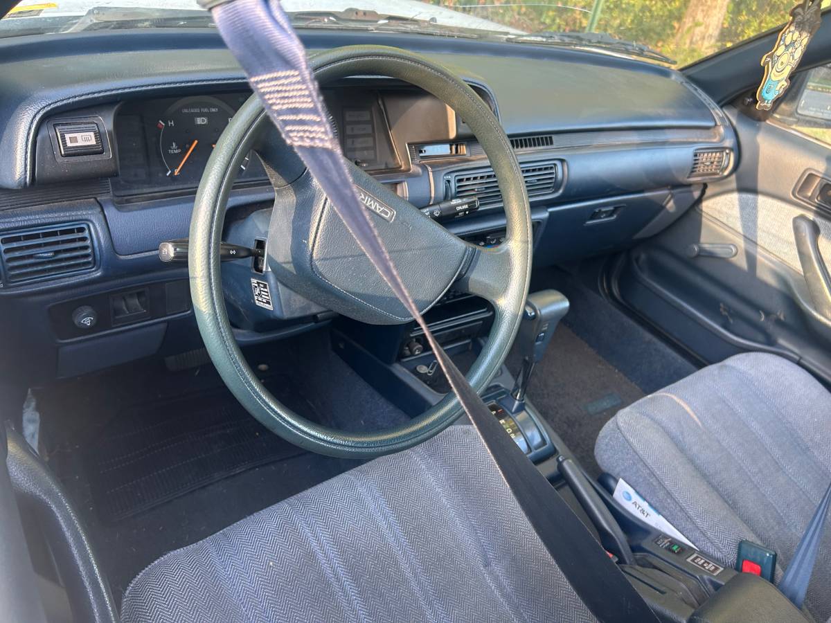 Toyota-camry-1987-16