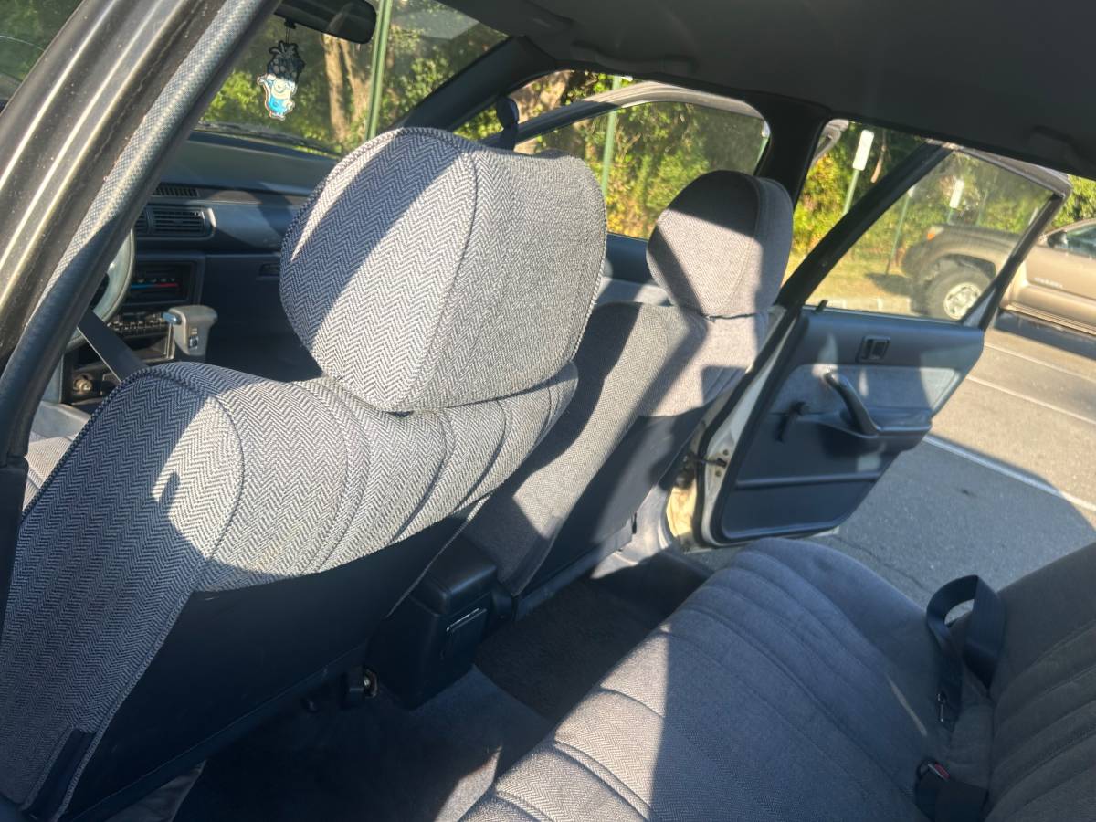 Toyota-camry-1987-3