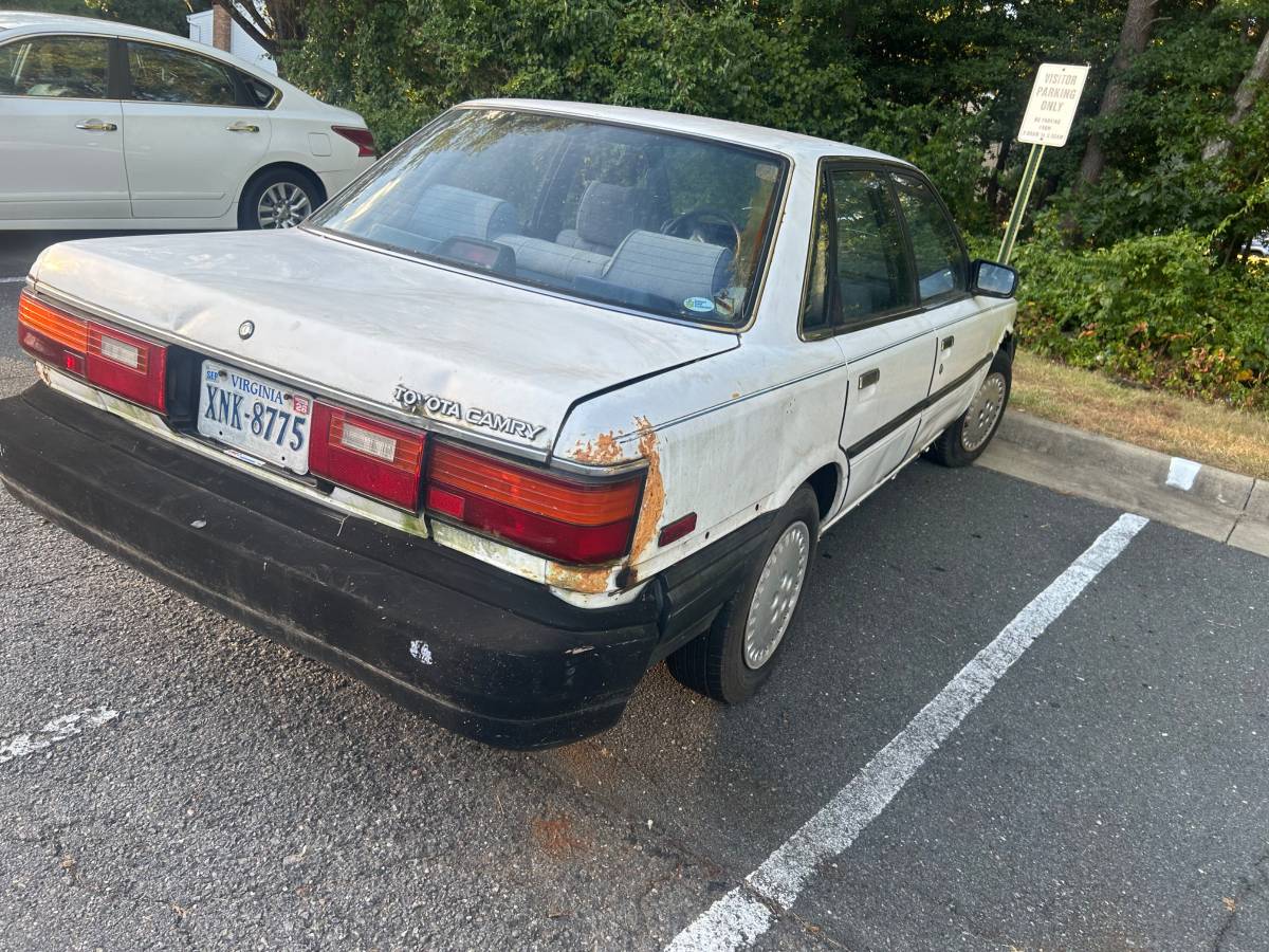 Toyota-camry-1987-6