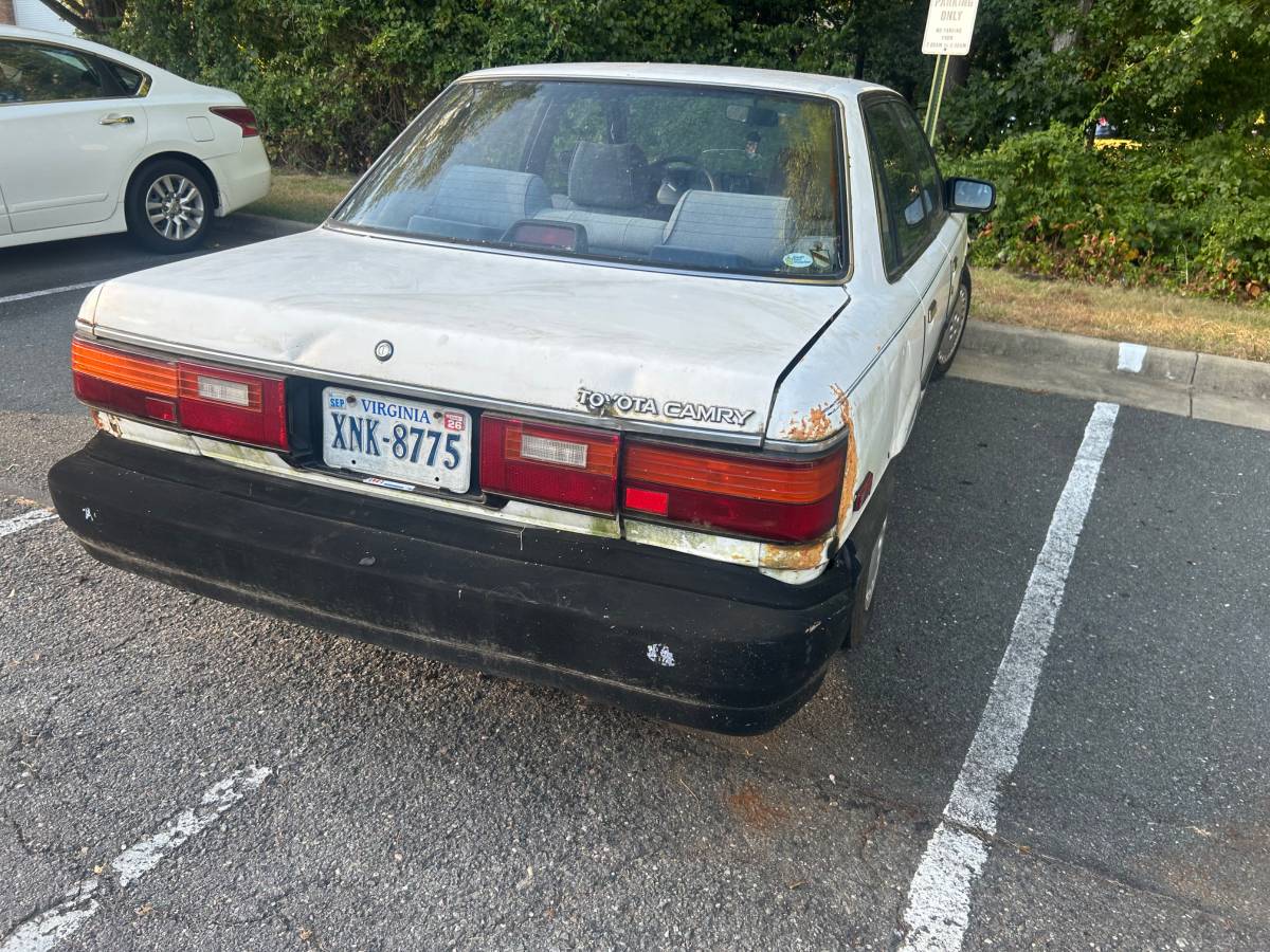 Toyota-camry-1987-7