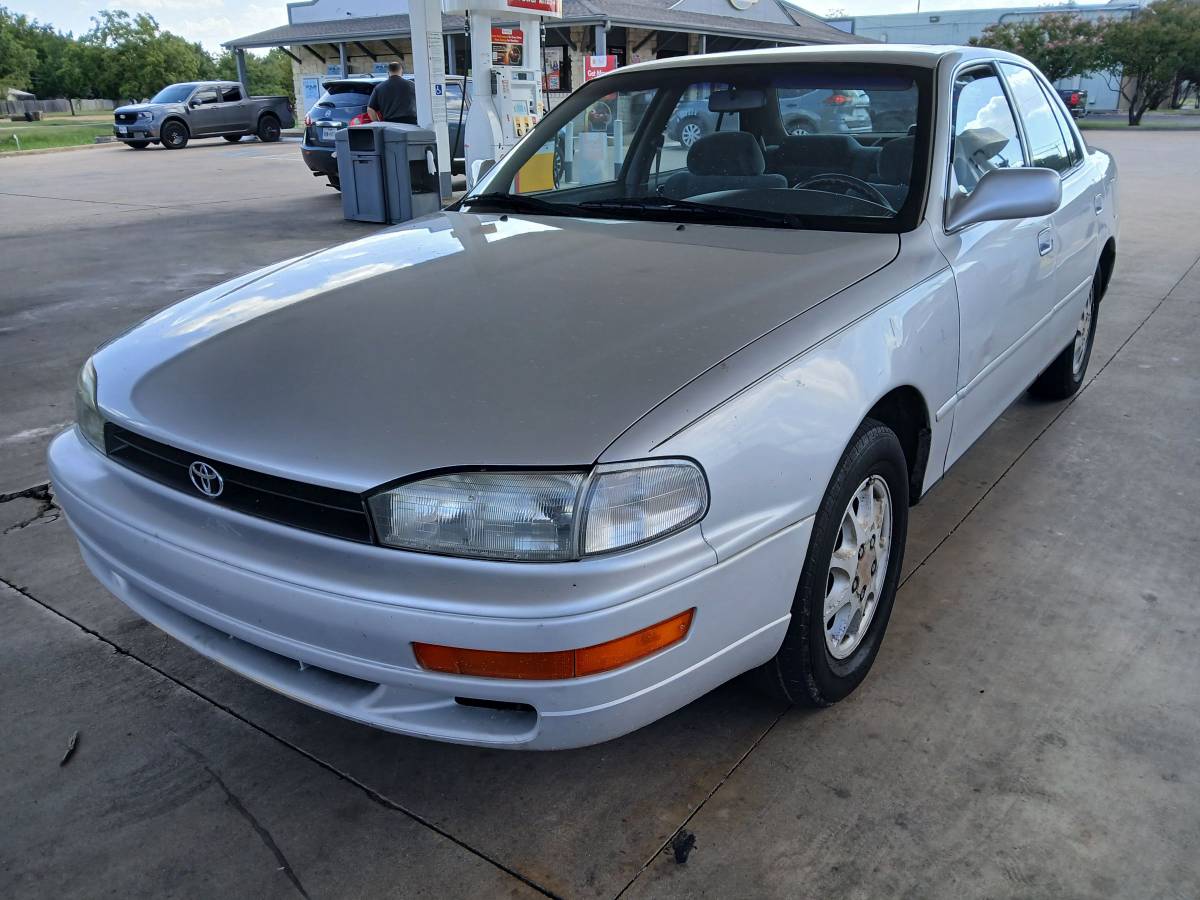 Toyota-camry-1992-silver-1
