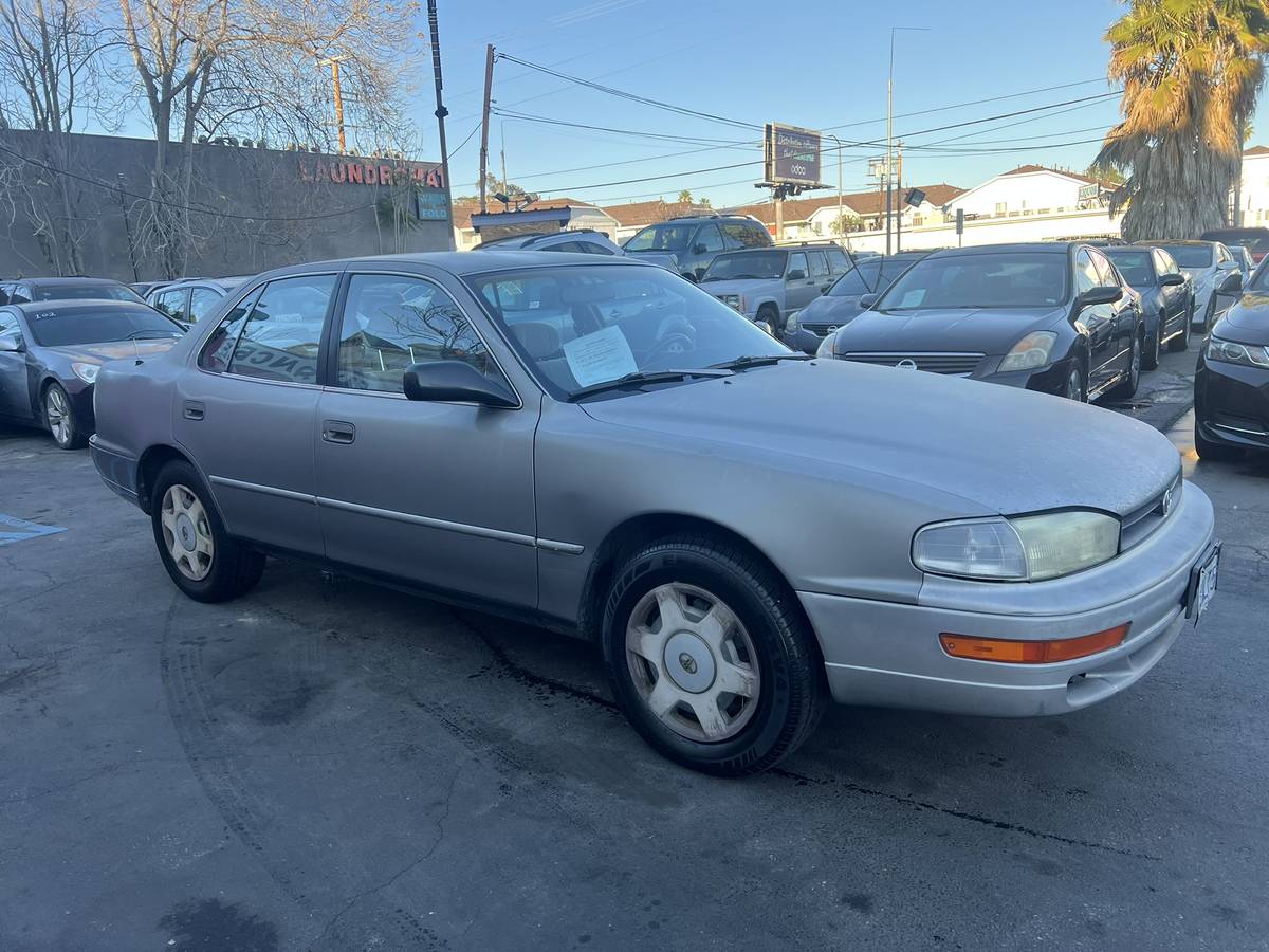 Toyota-camry-1993-grey-1
