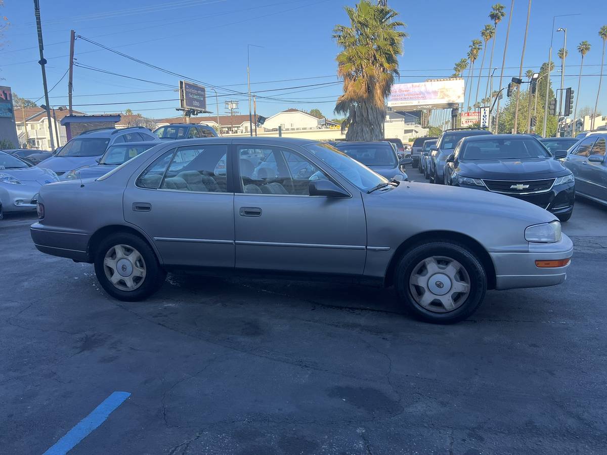 Toyota-camry-1993-grey-3