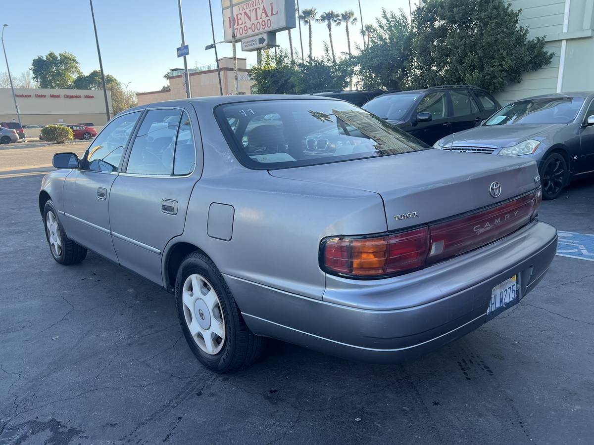 Toyota-camry-1993-grey-9