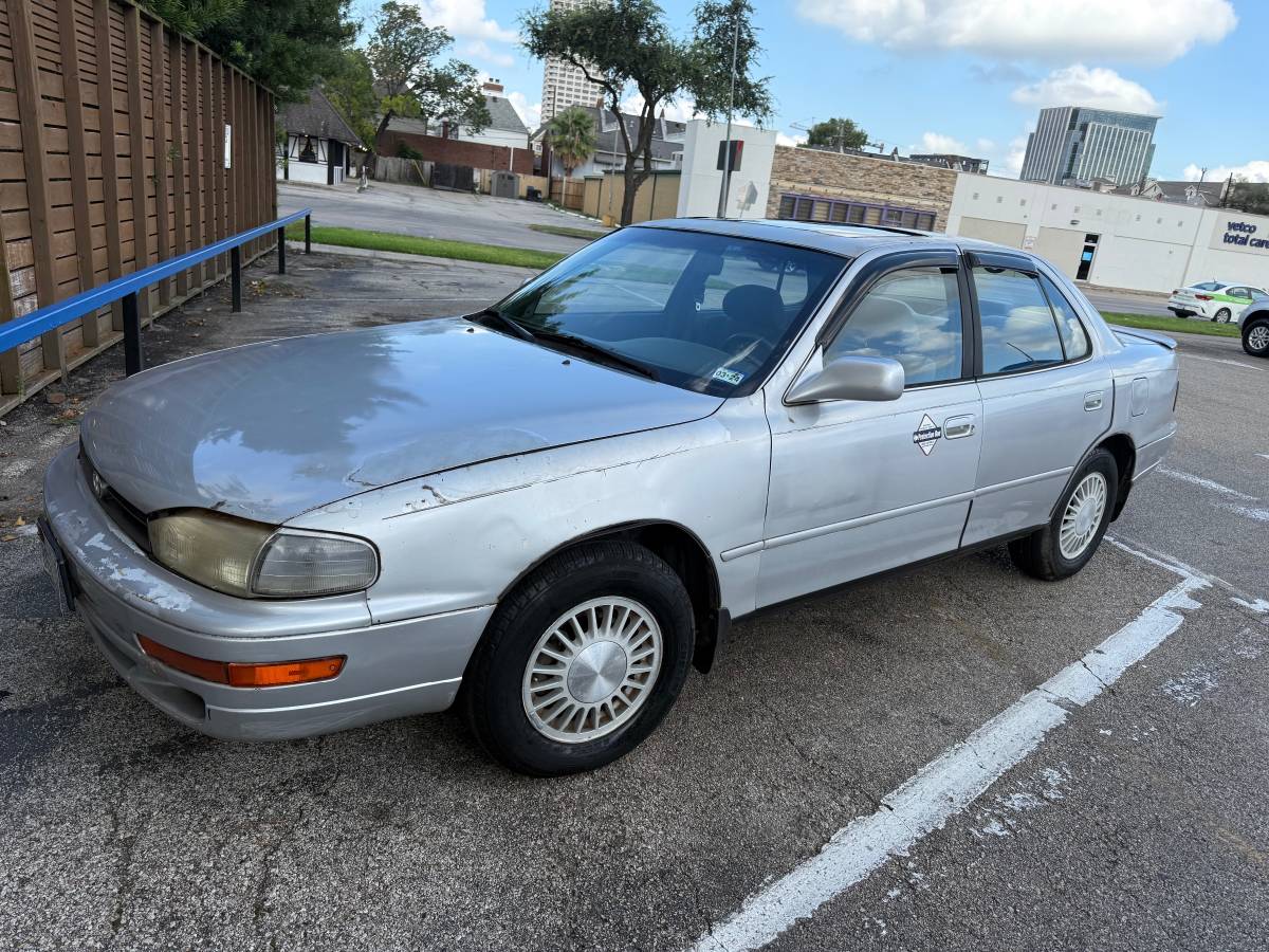 Toyota-camry-1993-silver-1