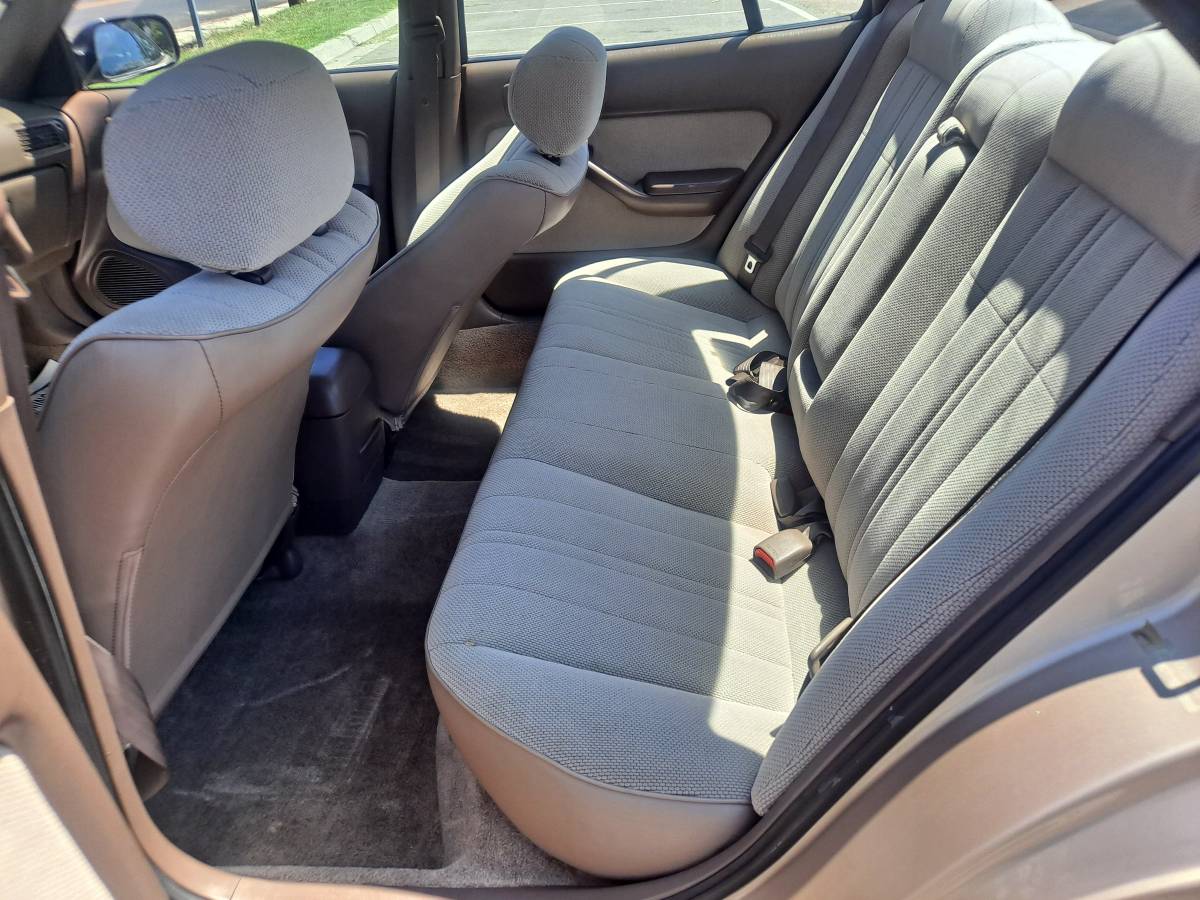 Toyota-camry-1993-silver-5